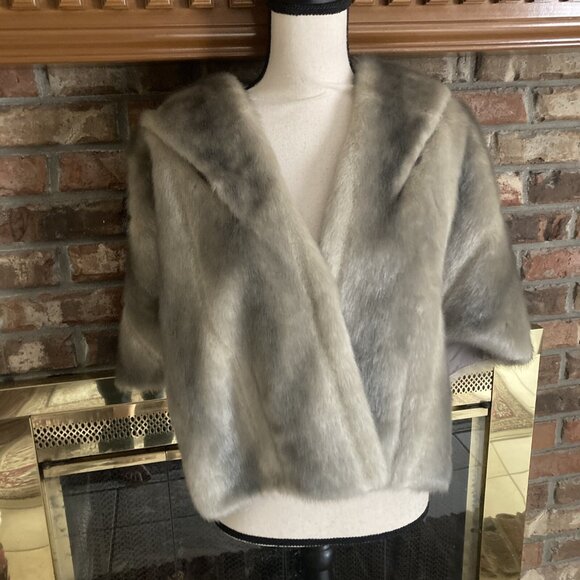 Eliza J Faux Fur Gray Wrap Size XL Shawl - Picture 1 of 10
